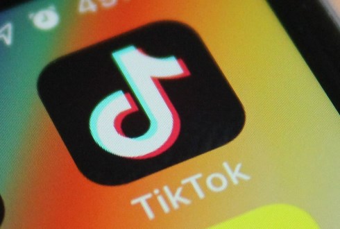 Tik Tok, madre condannata a rimuovere i video con la figlia